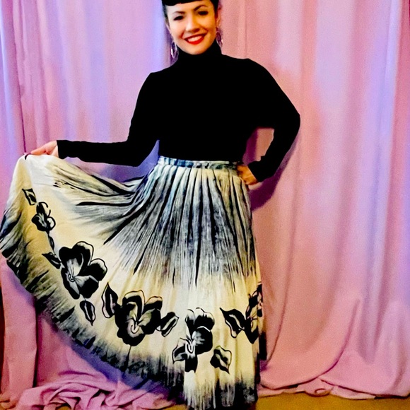 Repro cotton Mexican style skirt: Good condition. - Picture 1 of 3
